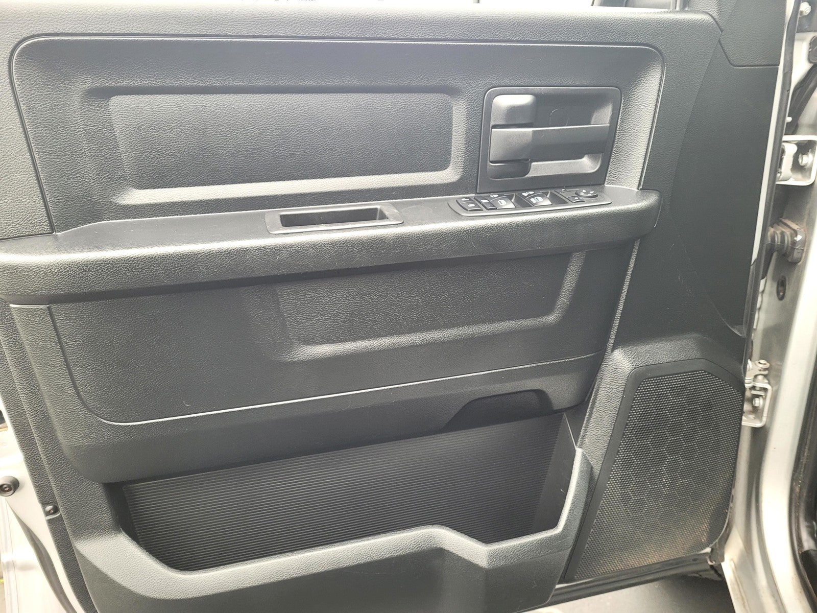 2018 RAM 1500 Tradesman 4x2 Quad Cab 6'4" Box