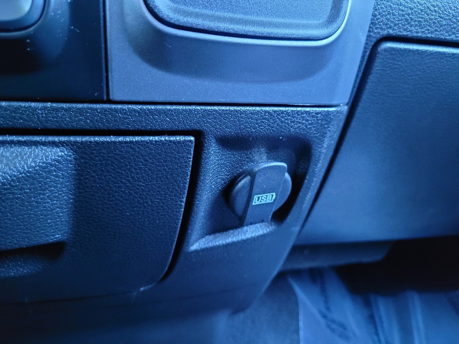 2022 RAM 1500 Classic SLT 4x2 Crew Cab 5'7" Box