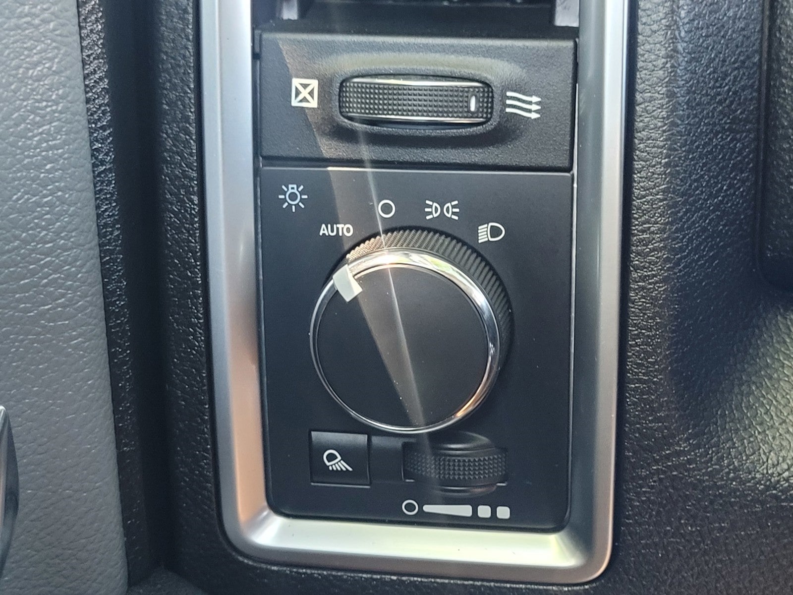 2022 RAM 1500 Classic SLT 4x2 Crew Cab 5'7" Box