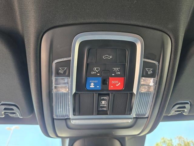 2022 RAM 1500 Laramie 4x4 Crew Cab 5'7" Box