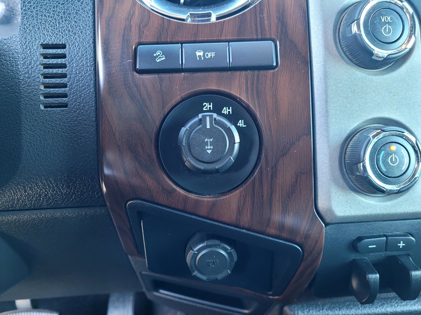 2013 Ford Super Duty F-250 SRW 4WD Crew Cab 6-3/4 Ft Box Lariat