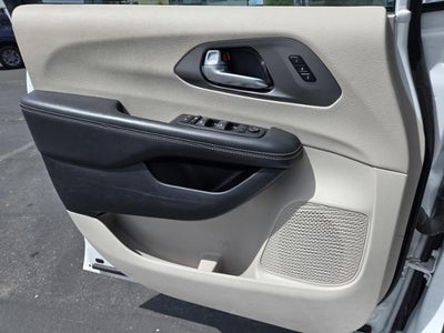 2024 Chrysler Pacifica Touring L FWD