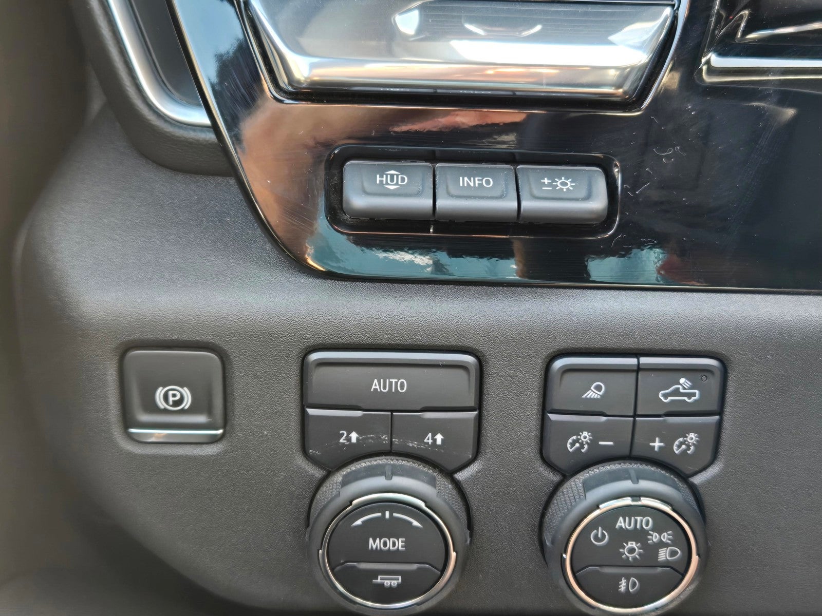 2025 Chevrolet Silverado 1500 Crew Cab Short Box 4-Wheel Drive LTZ