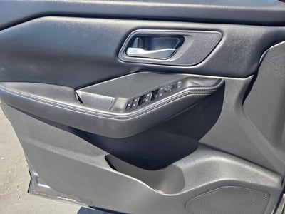 2025 Nissan Rogue FWD SV